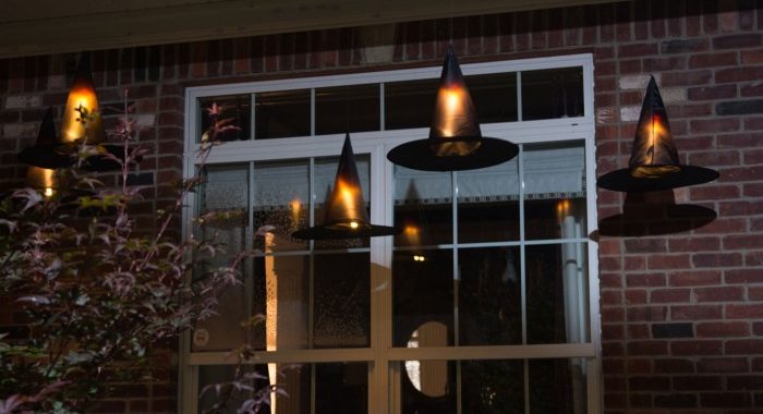 cute-halloween-porch-ideas-700×467